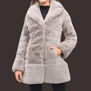 Jones New York Plush Pale Silver Faux Fur Coat. New